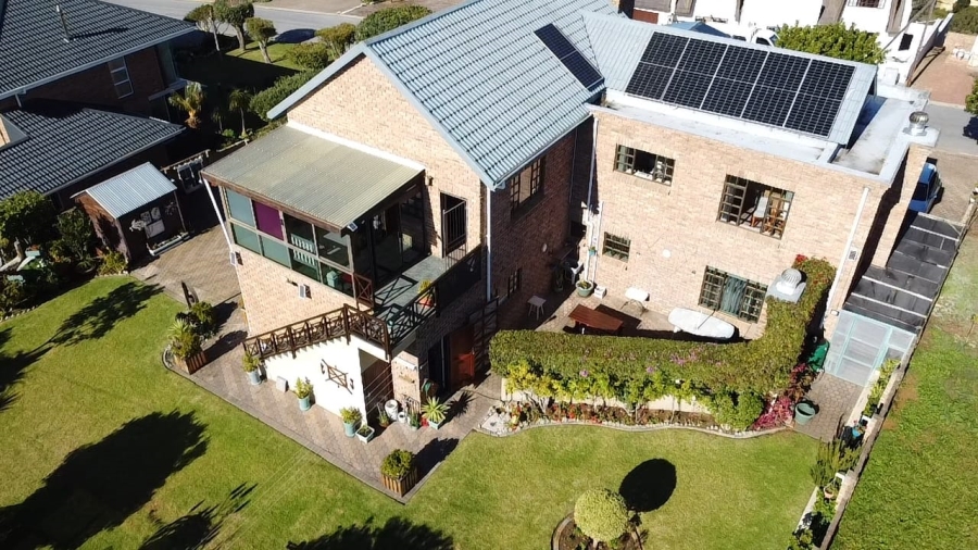 5 Bedroom Property for Sale in Stilbaai Wes Western Cape